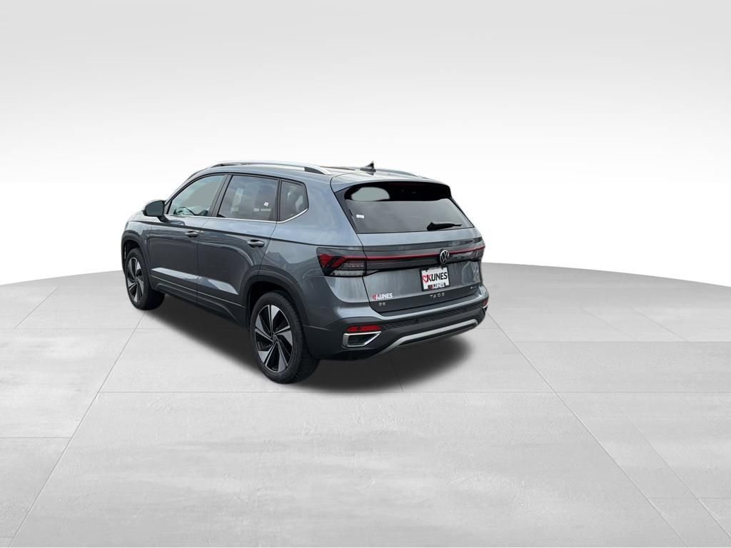 Used 2025 Volkswagen Taos SE AWD/4WD image 7