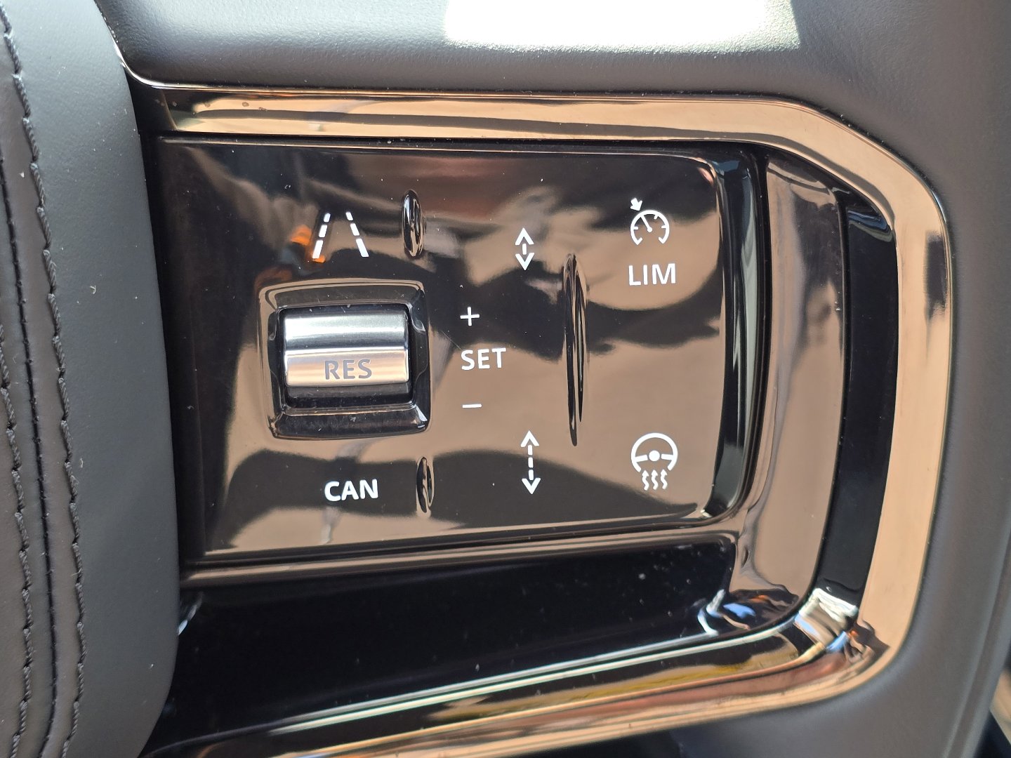 Certified 2024 Land Rover Range Rover Sport Dynamic SE image 27