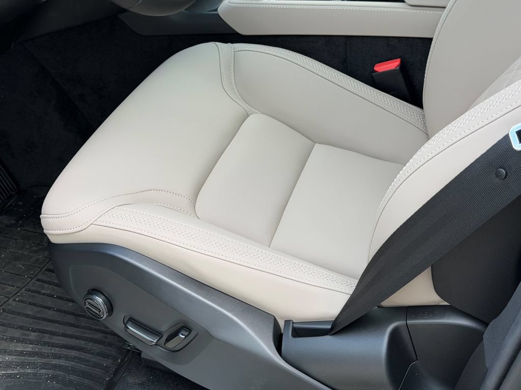 New 2026 Volvo XC90 B6 Plus AWD/4WD image 16