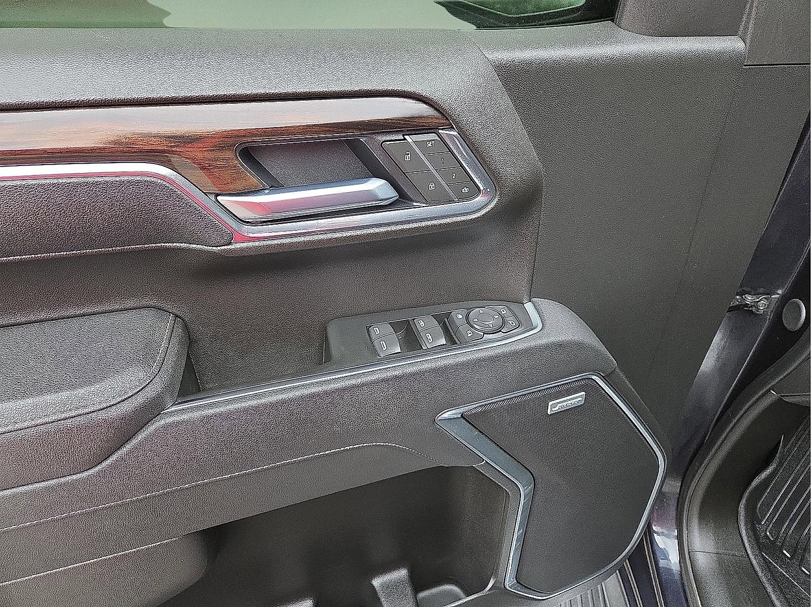 Used 2025 GMC Sierra 1500 SLT w/ SLT Premium Plus Package AWD/4WD image 15