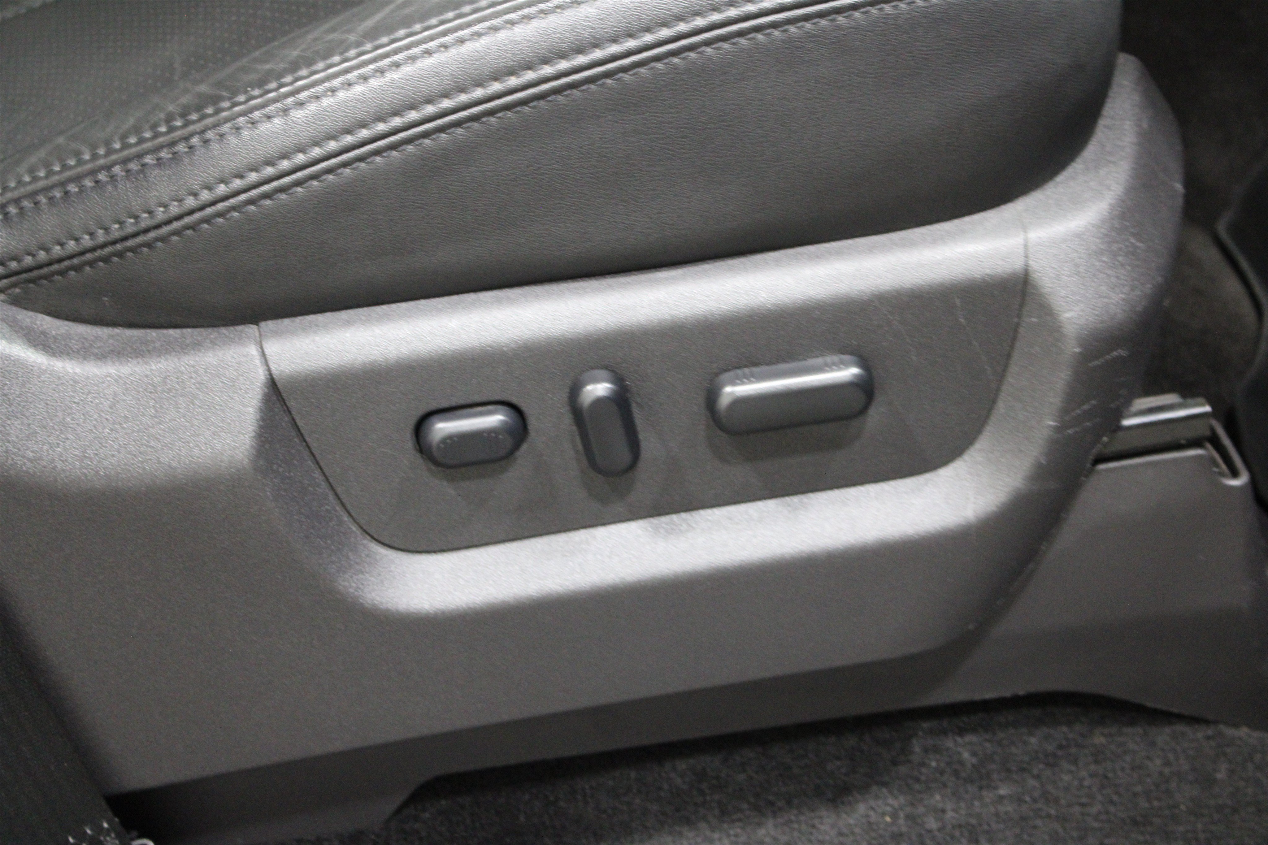 Used 2013 Ford F250 Platinum w/ FX4 Off Road Pkg AWD/4WD image 26