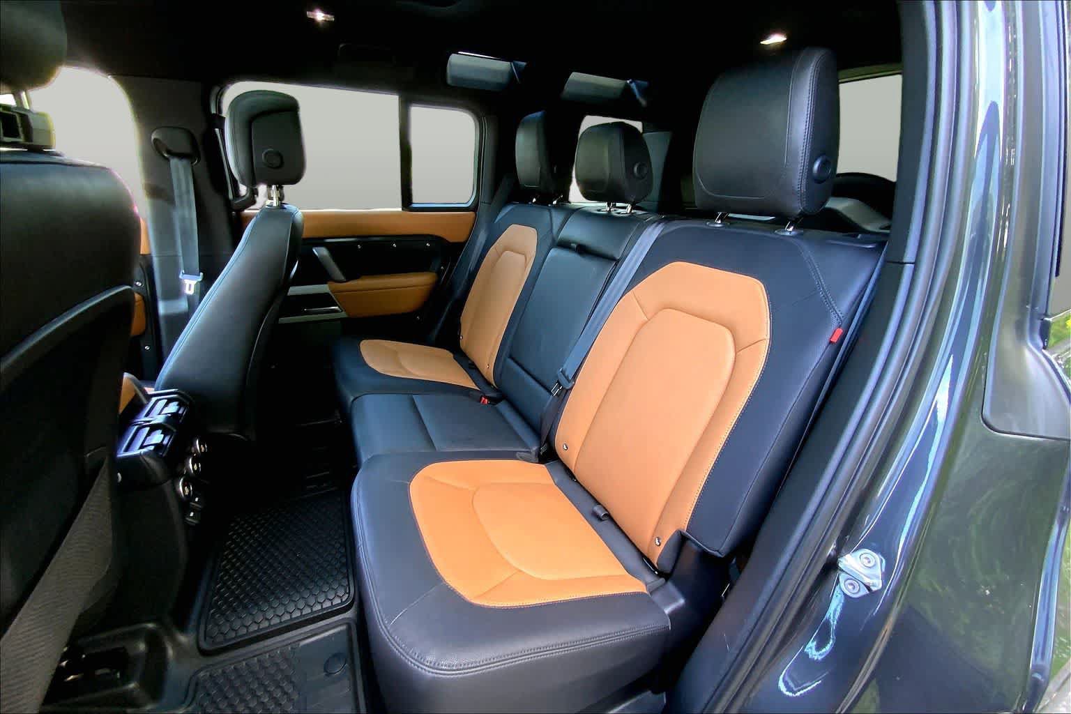 Used 2024 Land Rover Defender 110 X-Dynamic SE AWD/4WD image 19