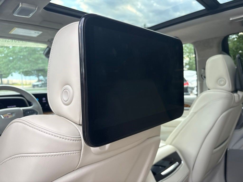 Certified 2023 Cadillac Escalade Premium Luxury Platinum w/ LPO, Radiant Package AWD/4WD image 18