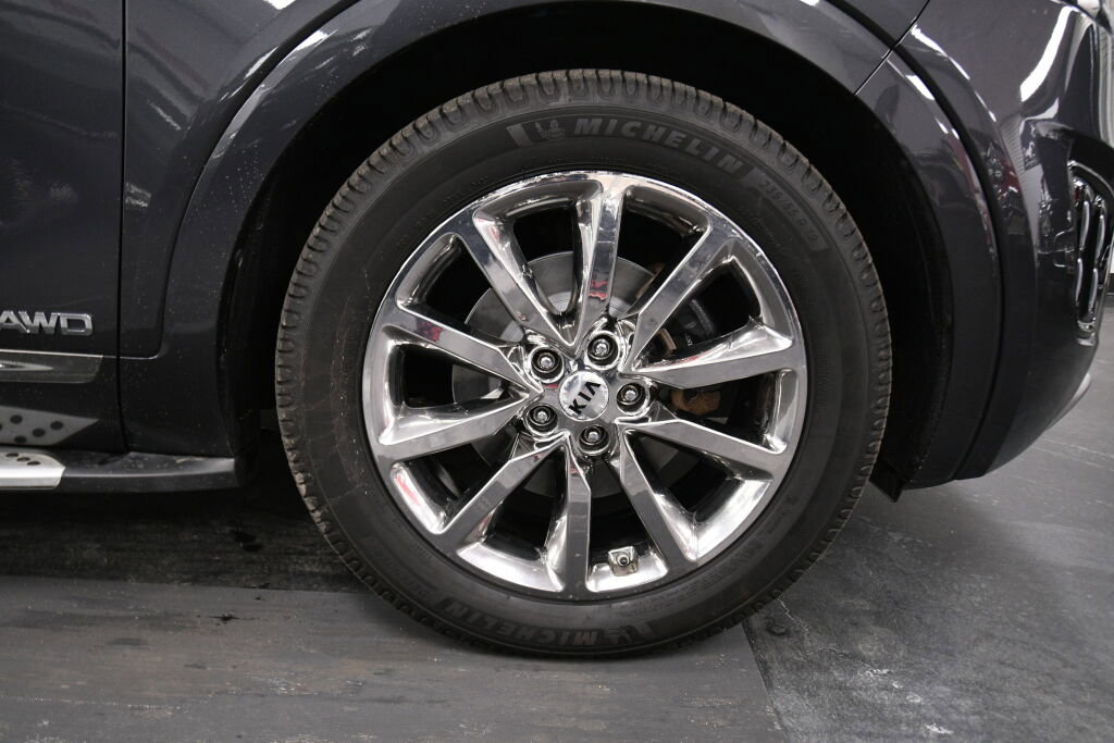 Used 2017 Kia Sorento SX image 34