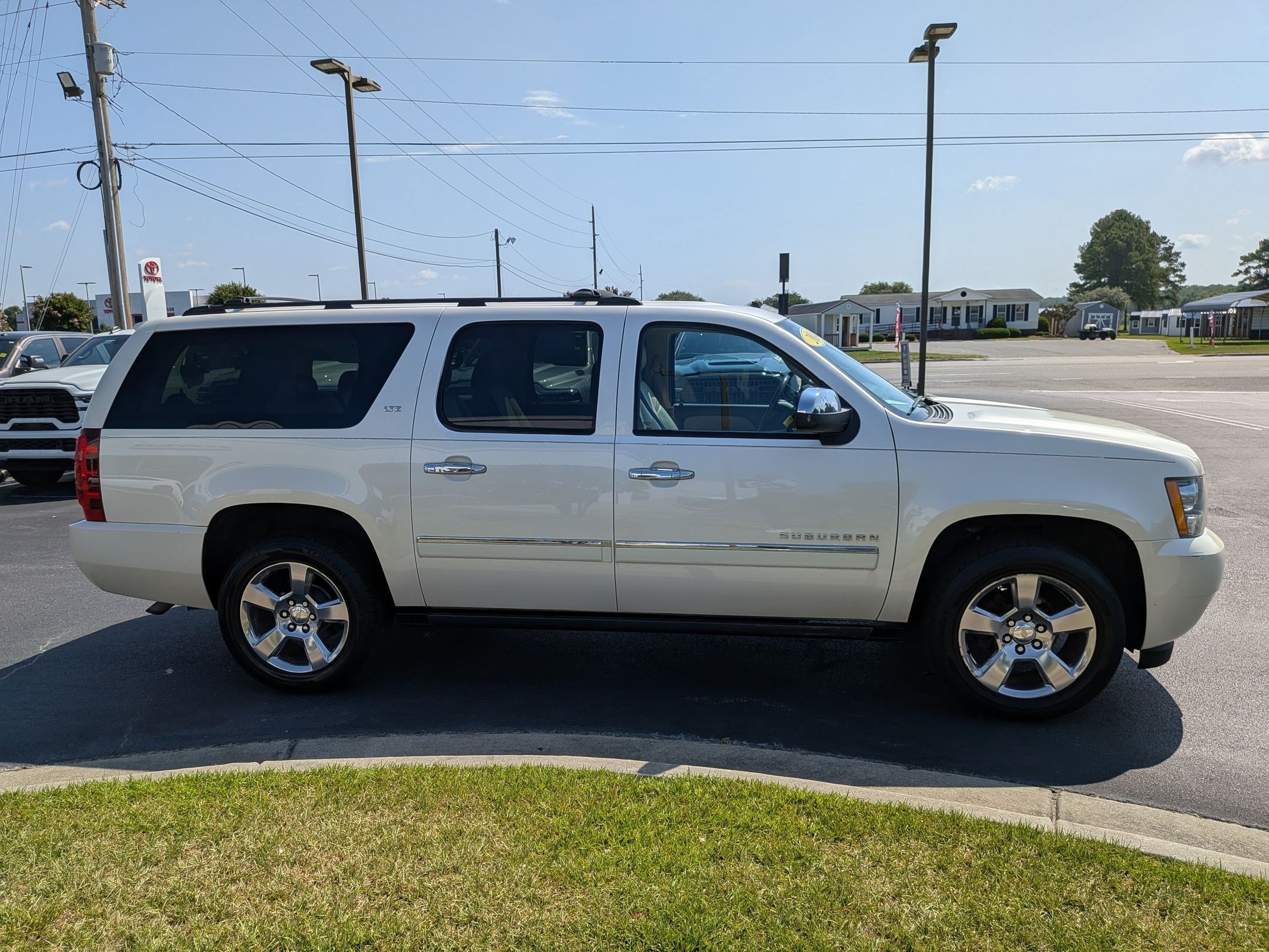 Used 2014 Chevrolet Suburban LTZ AWD/4WD image 4