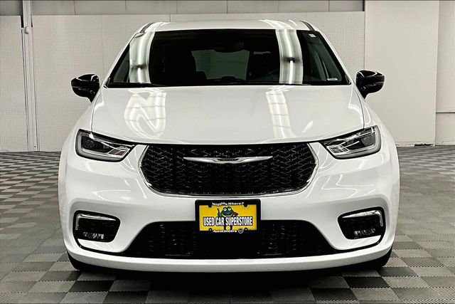 Used 2024 Chrysler Pacifica Touring-L image 4