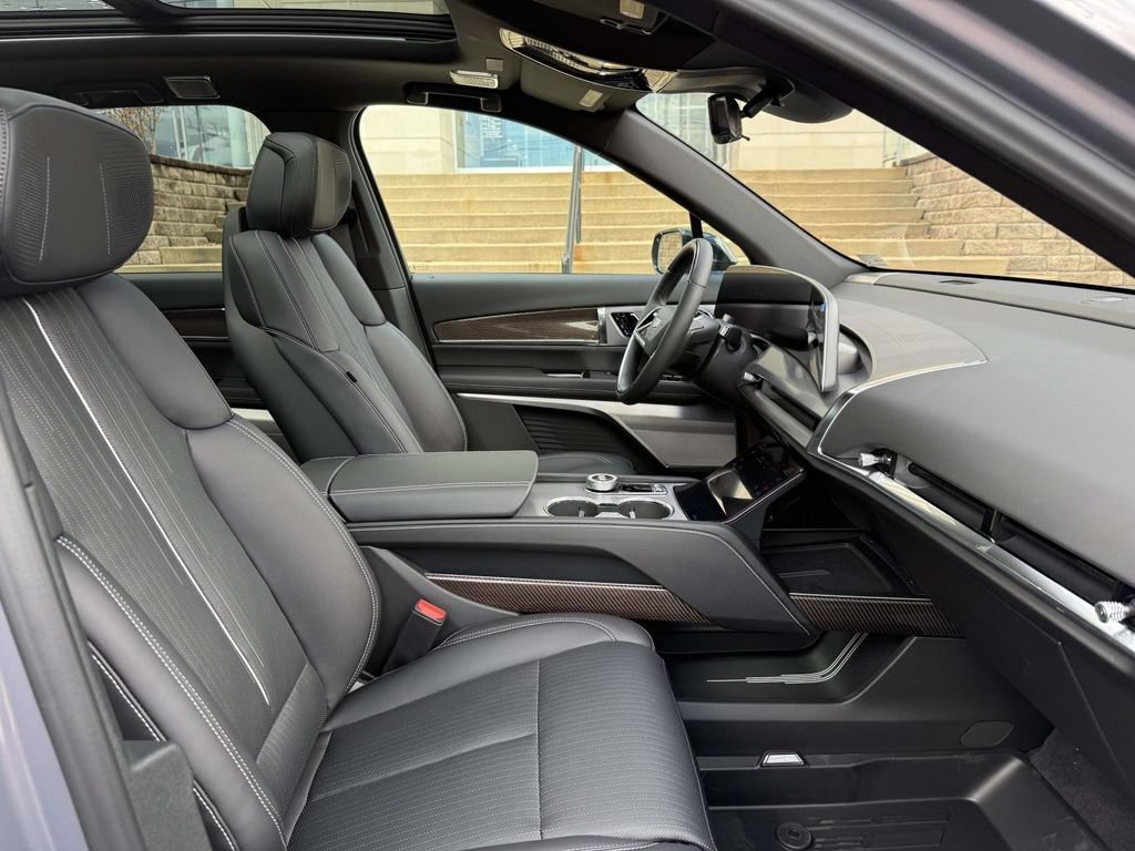 New 2026 Cadillac Vistiq Luxury w/ LPO, Floor Liner Package AWD/4WD image 13