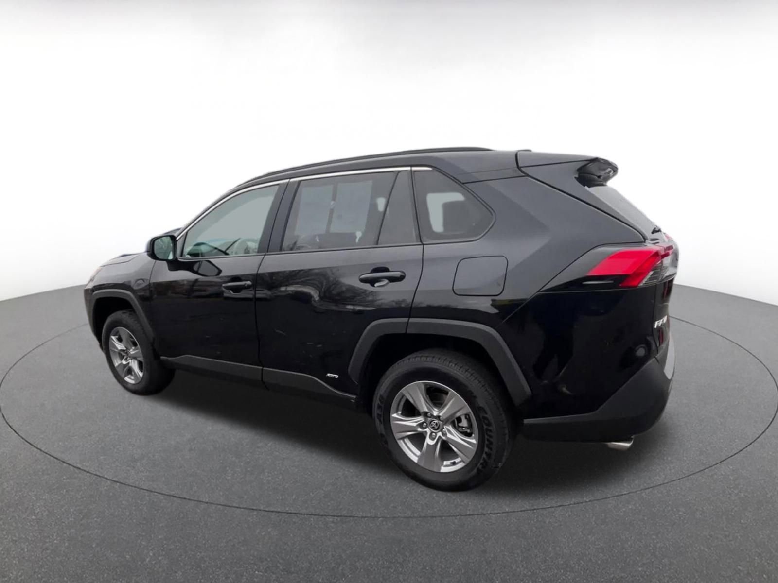 Used 2025 Toyota RAV4 LE image 10