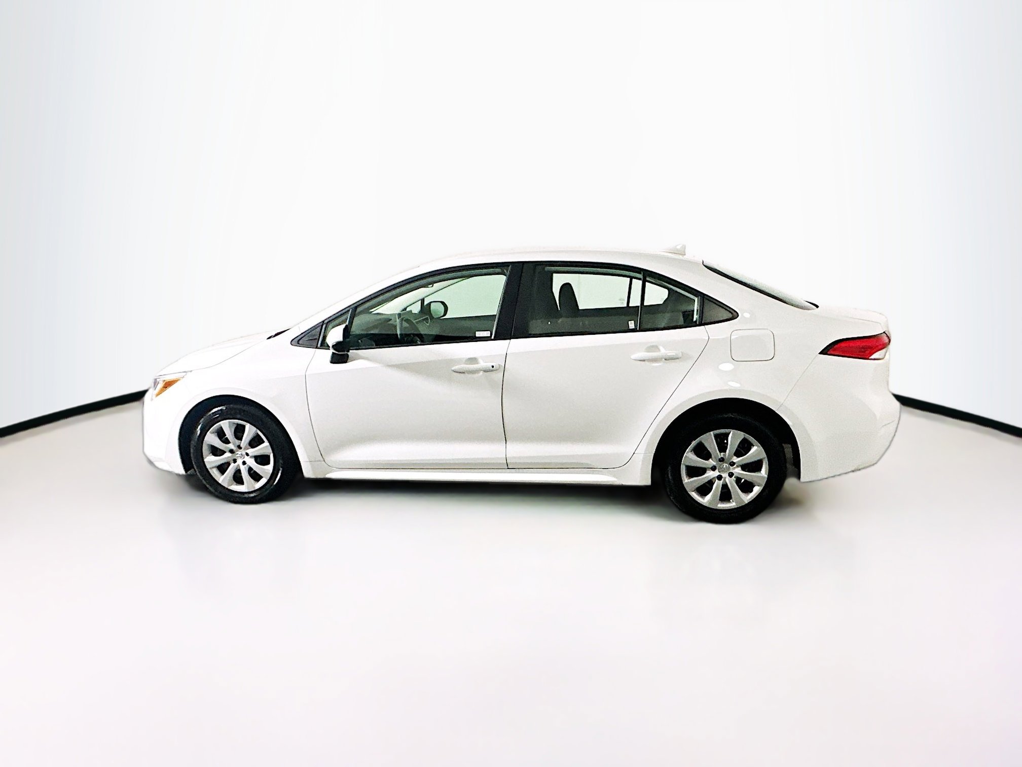 Used 2024 Toyota Corolla LE image 4