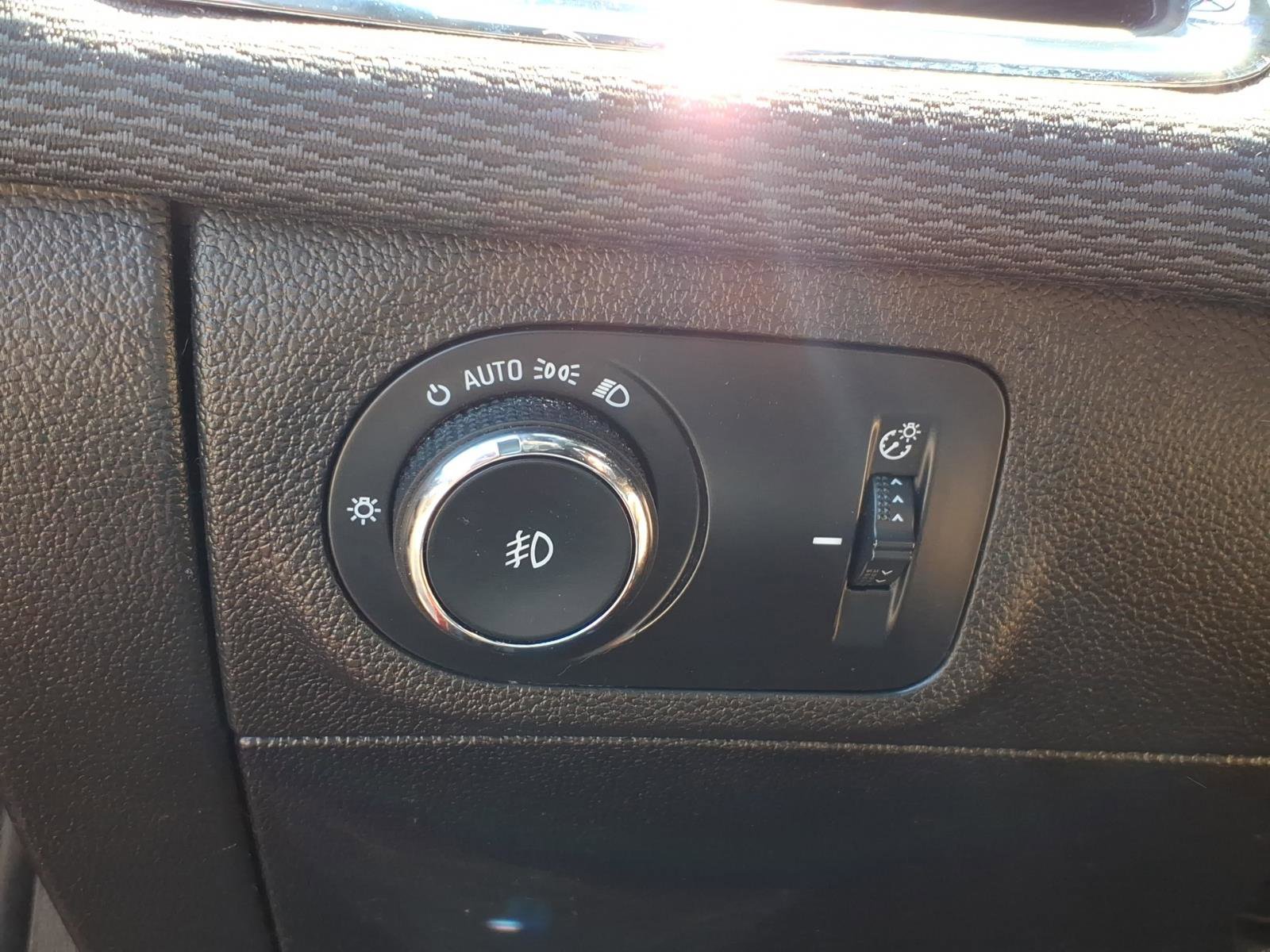 Used 2019 Chevrolet Cruze LT w/ RS Package FWD image 12
