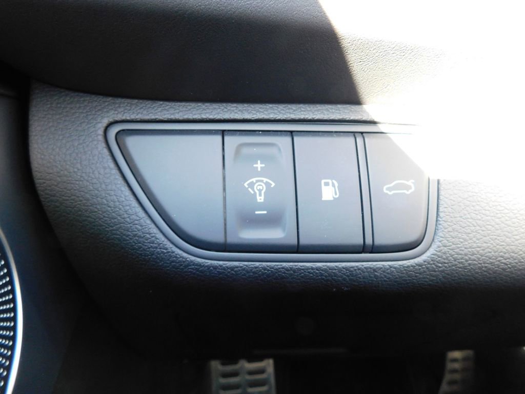 Used 2025 Genesis G70 3.3T Advanced image 22