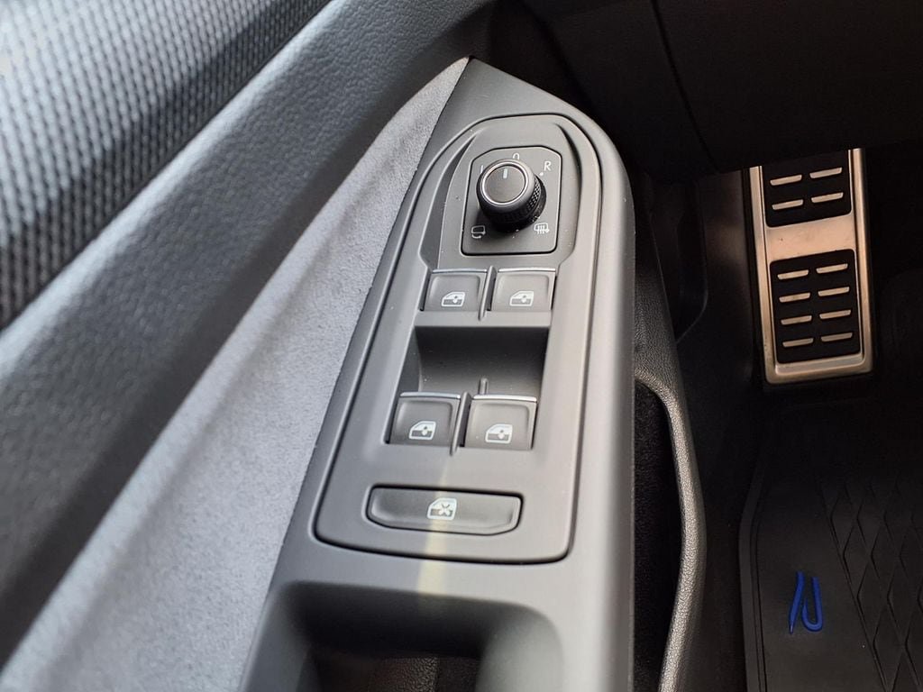 Used 2025 Volkswagen Golf w/ Euro Style Package AWD/4WD image 25