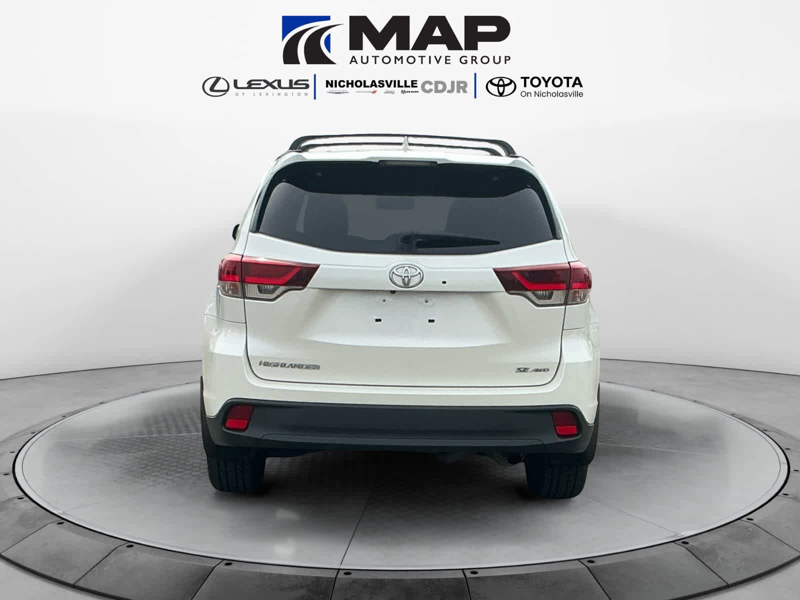 Used 2019 Toyota Highlander SE AWD/4WD image 4