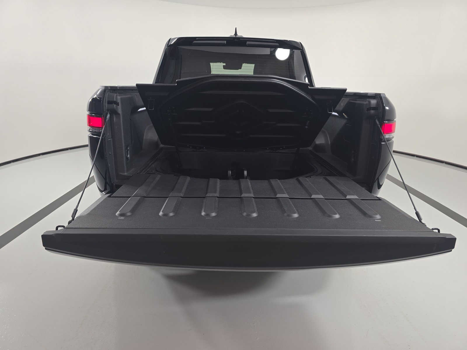 Used 2025 Rivian R1T Adventure AWD/4WD image 15