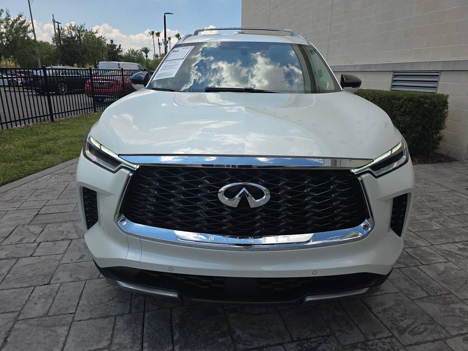 Used 2025 INFINITI QX60 Sensory AWD/4WD image 2