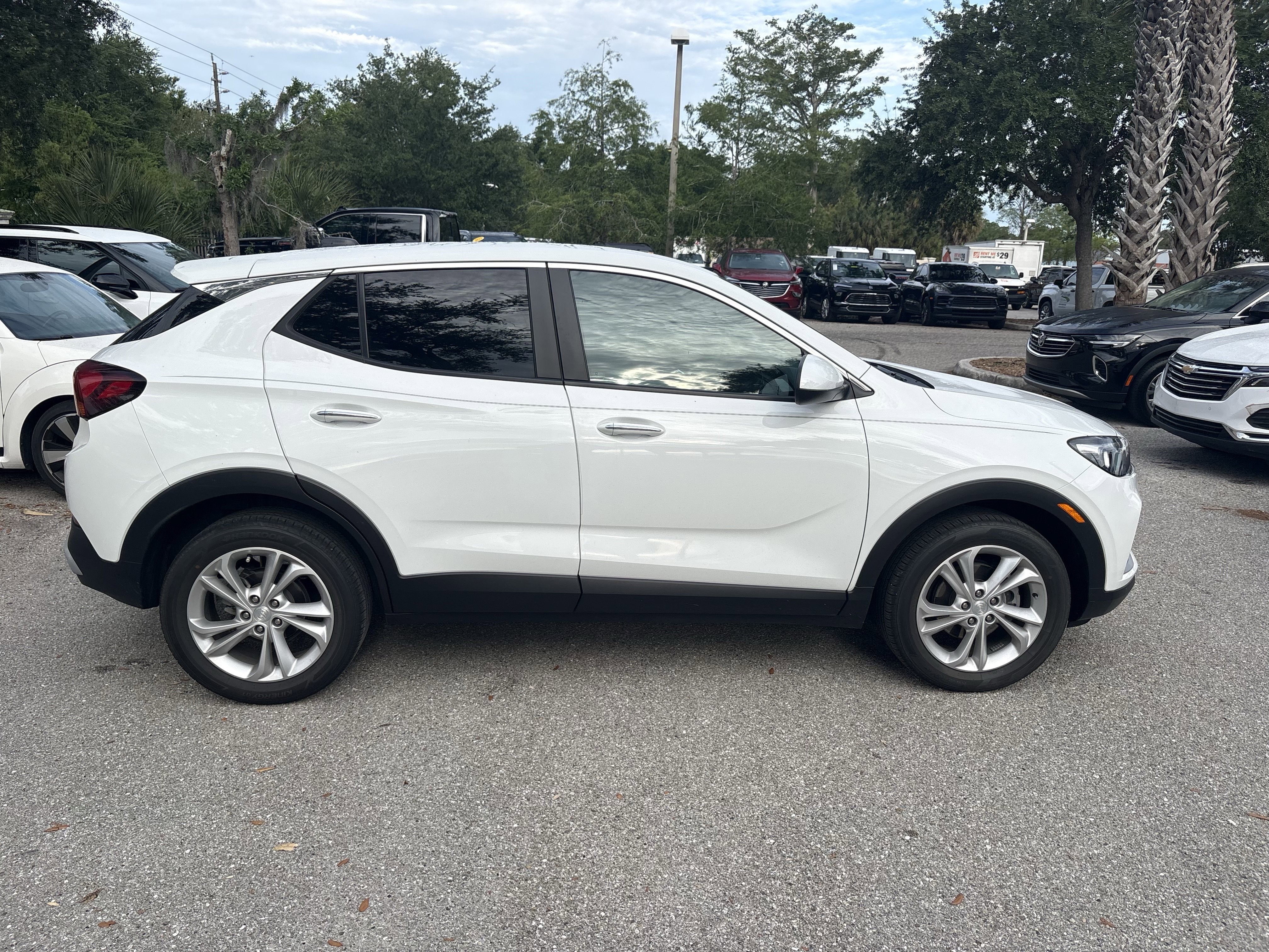 Certified 2023 Buick Encore GX Preferred FWD image 7