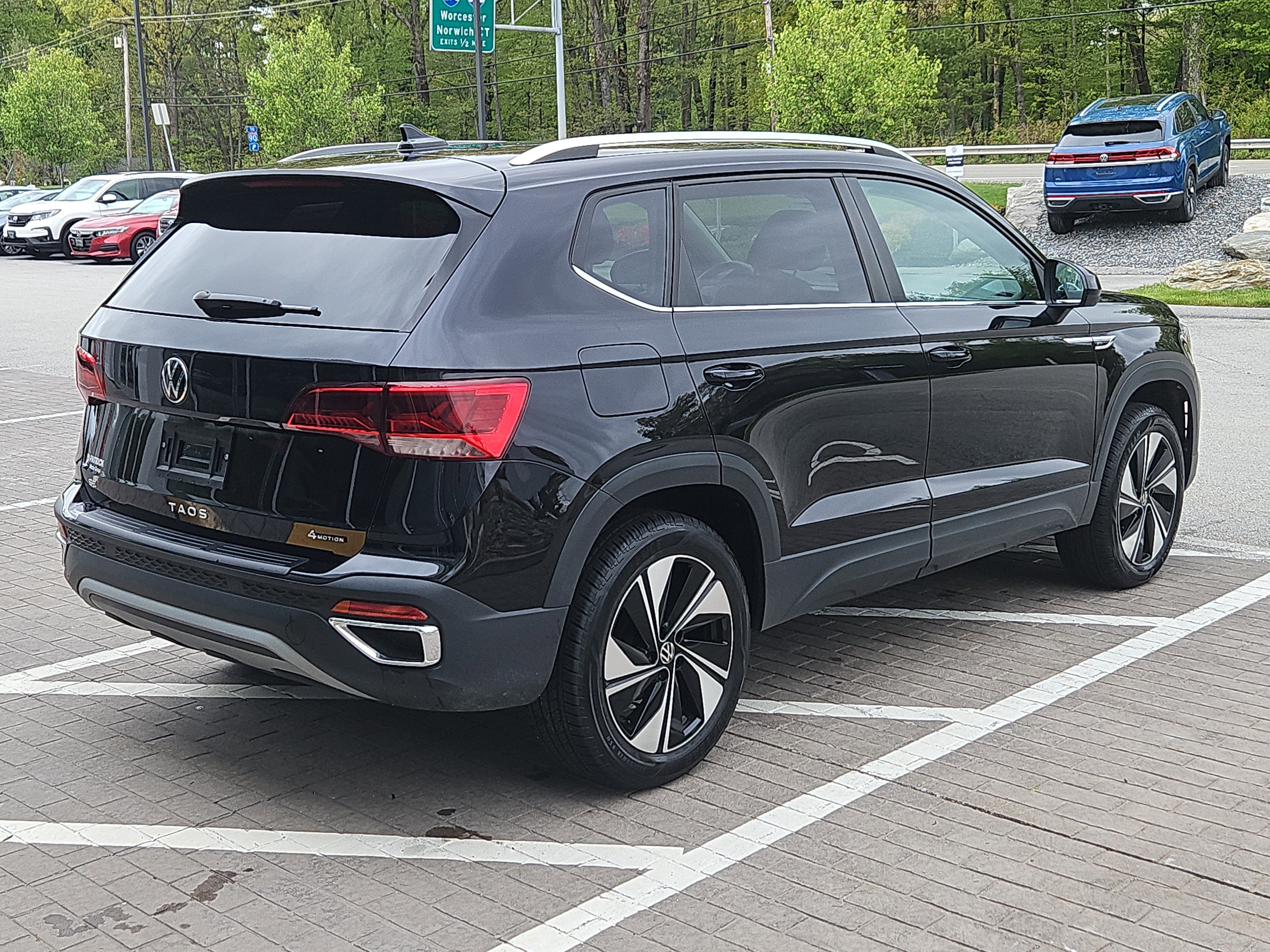 Certified 2024 Volkswagen Taos SE AWD/4WD image 3