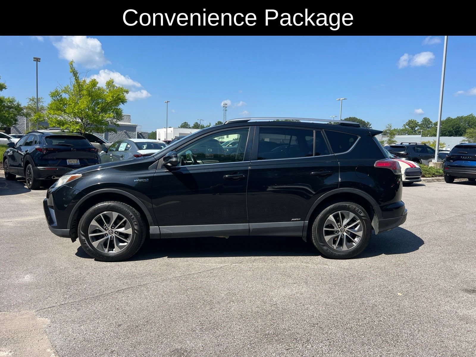 Used 2017 Toyota RAV4 XLE w/ Convenience Package AWD/4WD image 4