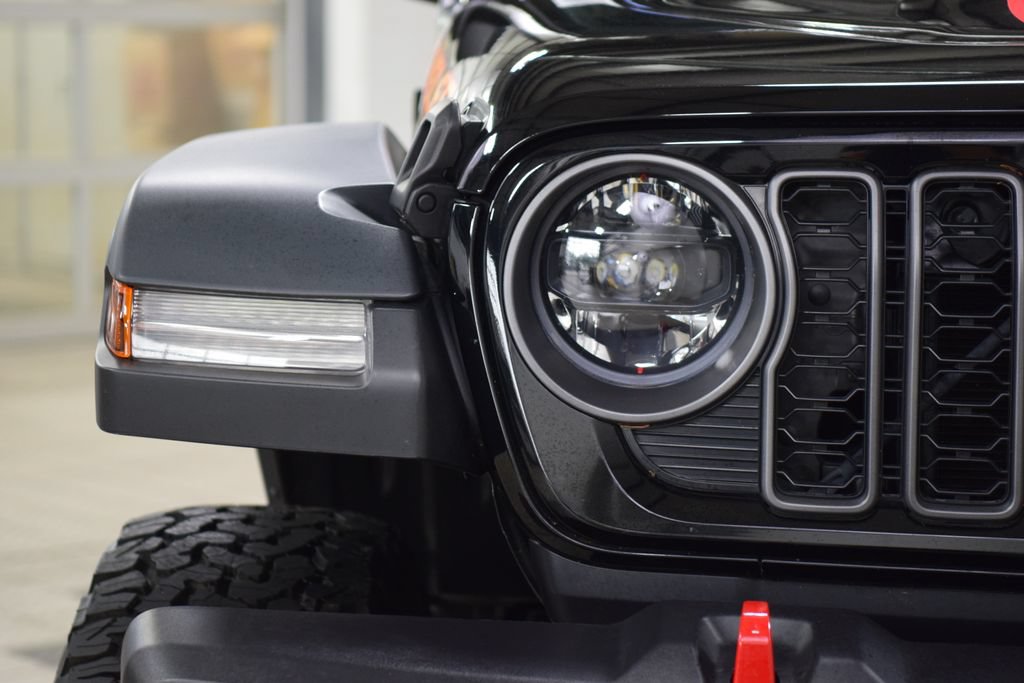 Used 2025 Jeep Gladiator Rubicon AWD/4WD image 12