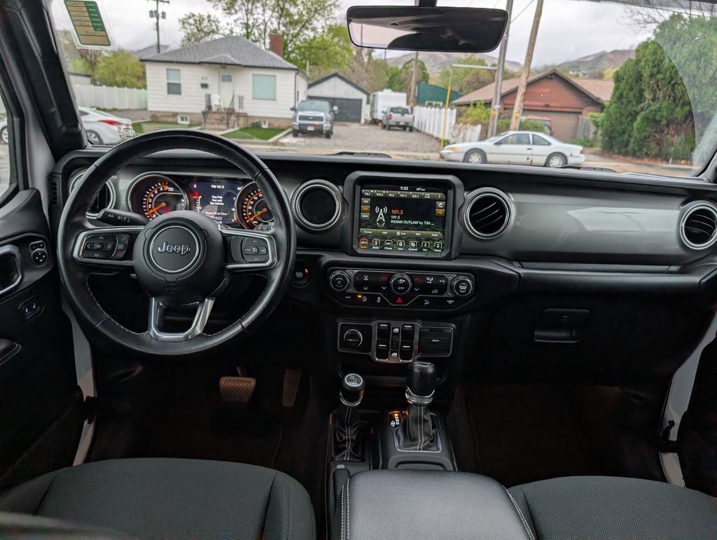 Used 2018 Jeep Wrangler Unlimited Sahara w/ Uconnect 4C Nav & Sound Group image 8