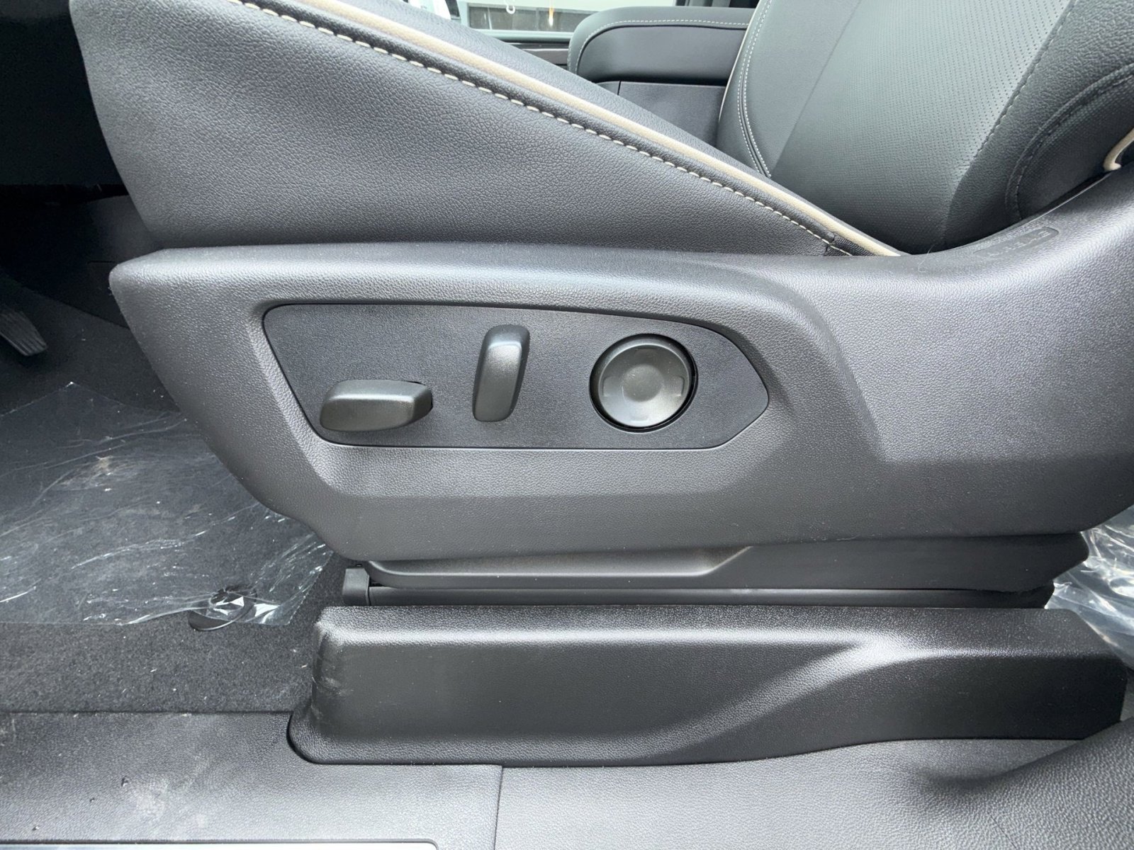 New 2026 GMC Yukon XL Elevation w/ Elevation Premium Package image 14