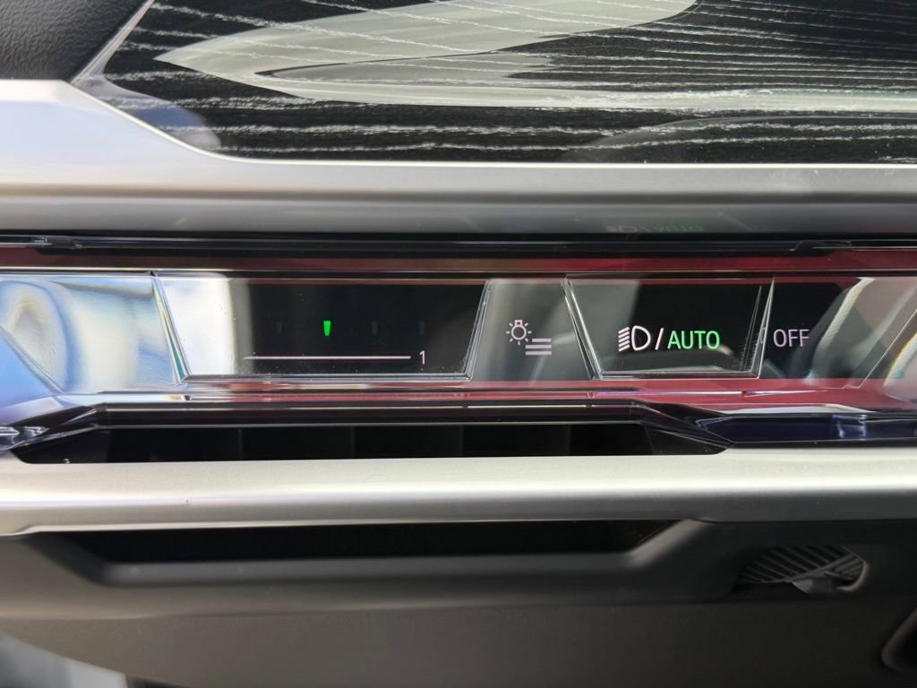 Used 2023 BMW 740i w/ Parking Assistance Package RWD image 30