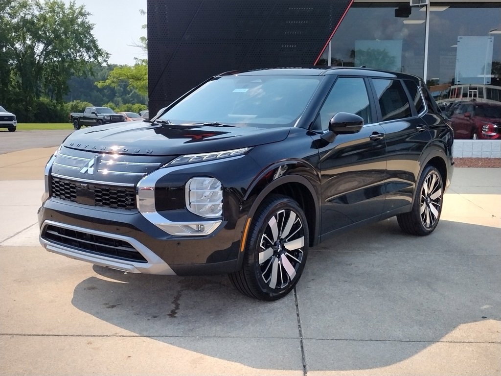 New 2025 Mitsubishi Outlander SE image 1
