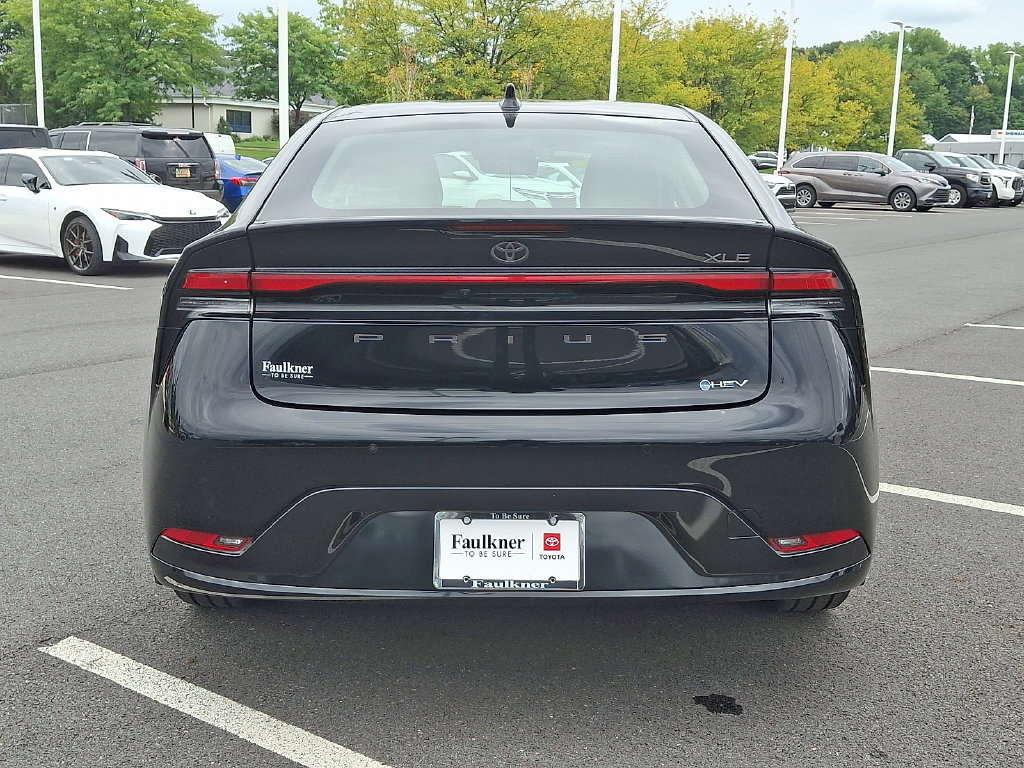 Certified 2024 Toyota Prius XLE FWD image 5