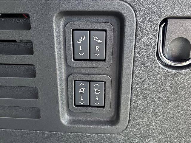 New 2026 Chevrolet Traverse RS w/ LPO, Floor Liner Package FWD image 12
