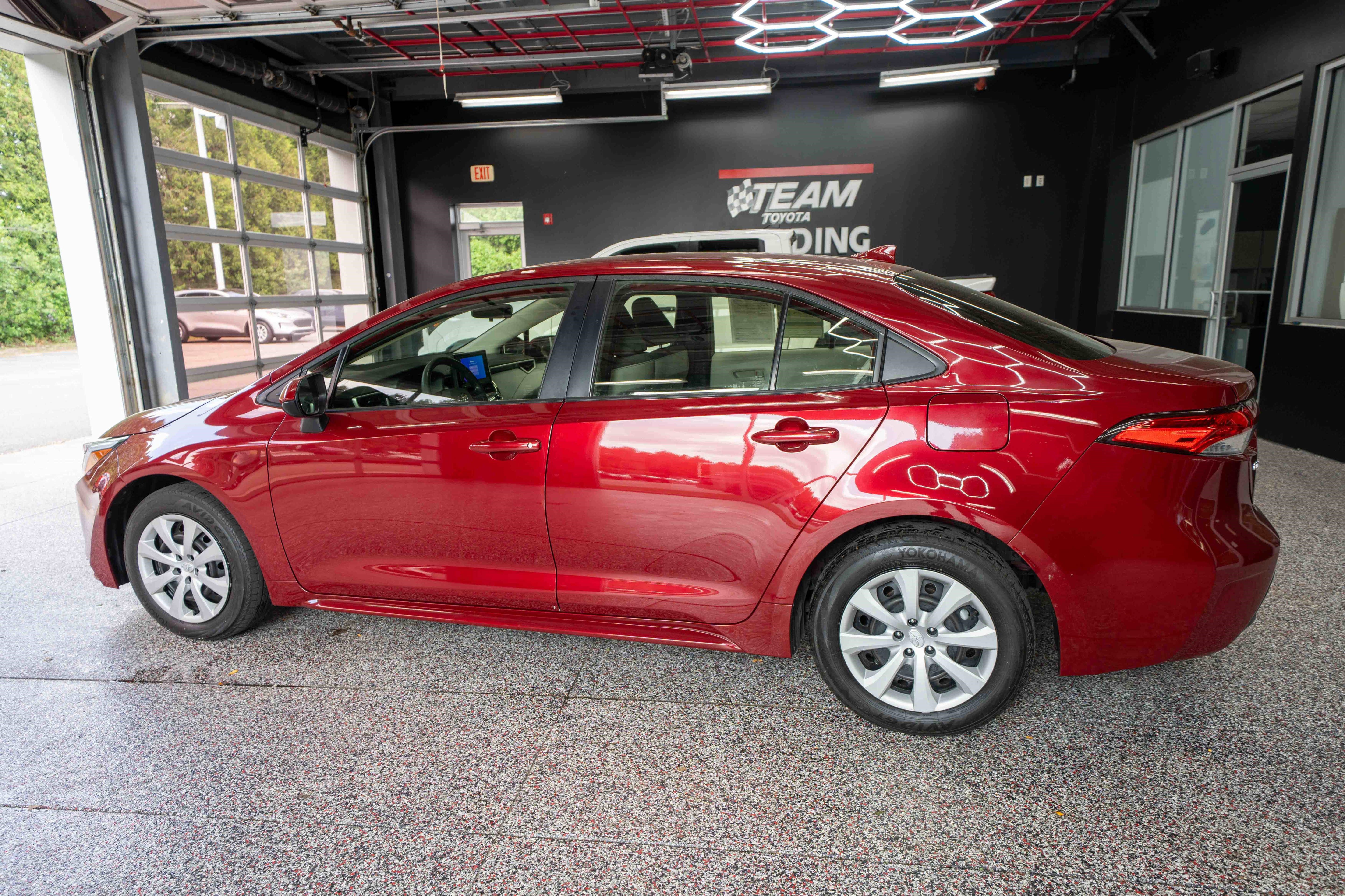 Used 2025 Toyota Corolla LE FWD image 2