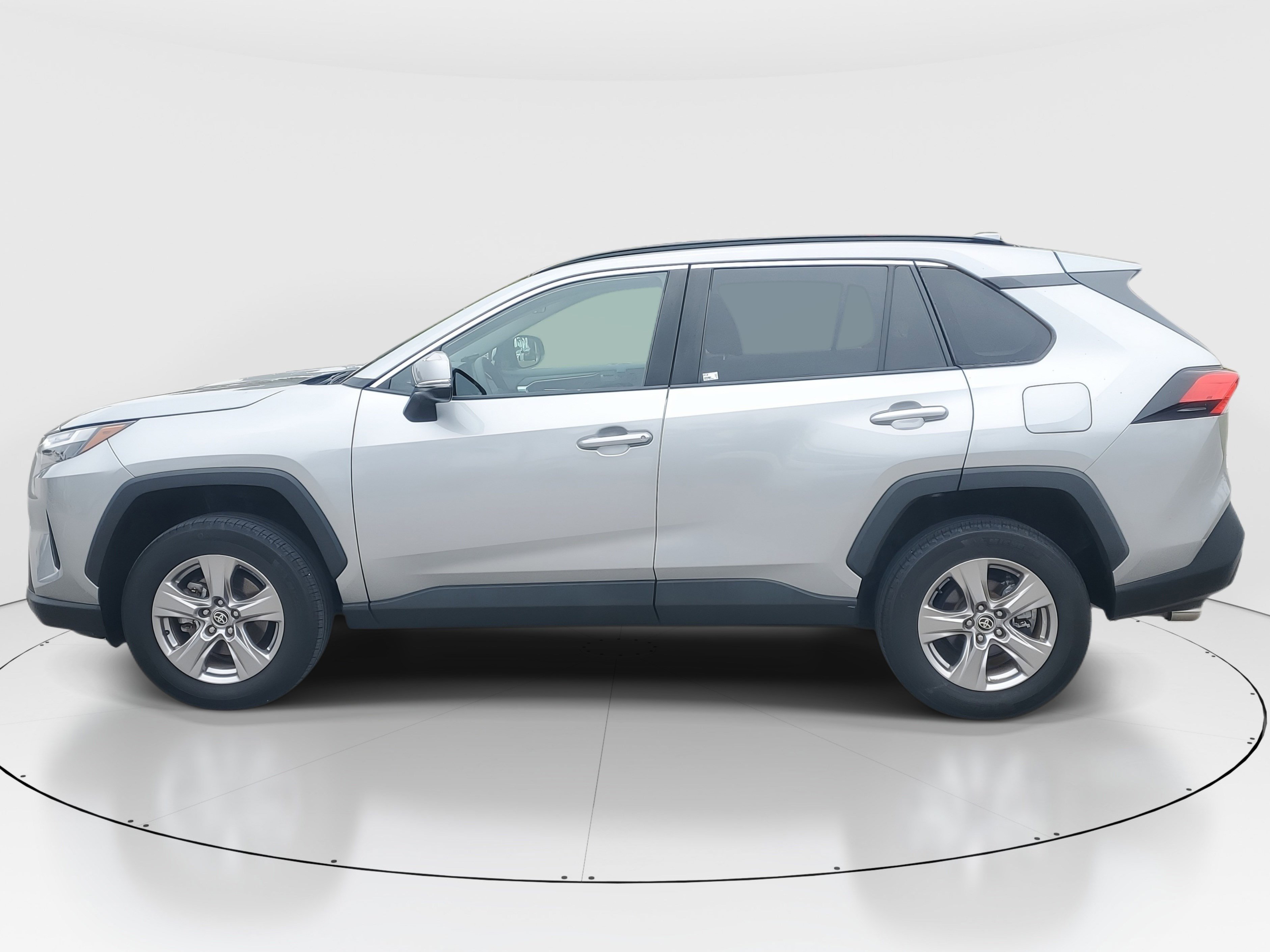 Certified 2022 Toyota RAV4 XLE w/ Convenience Package image 6
