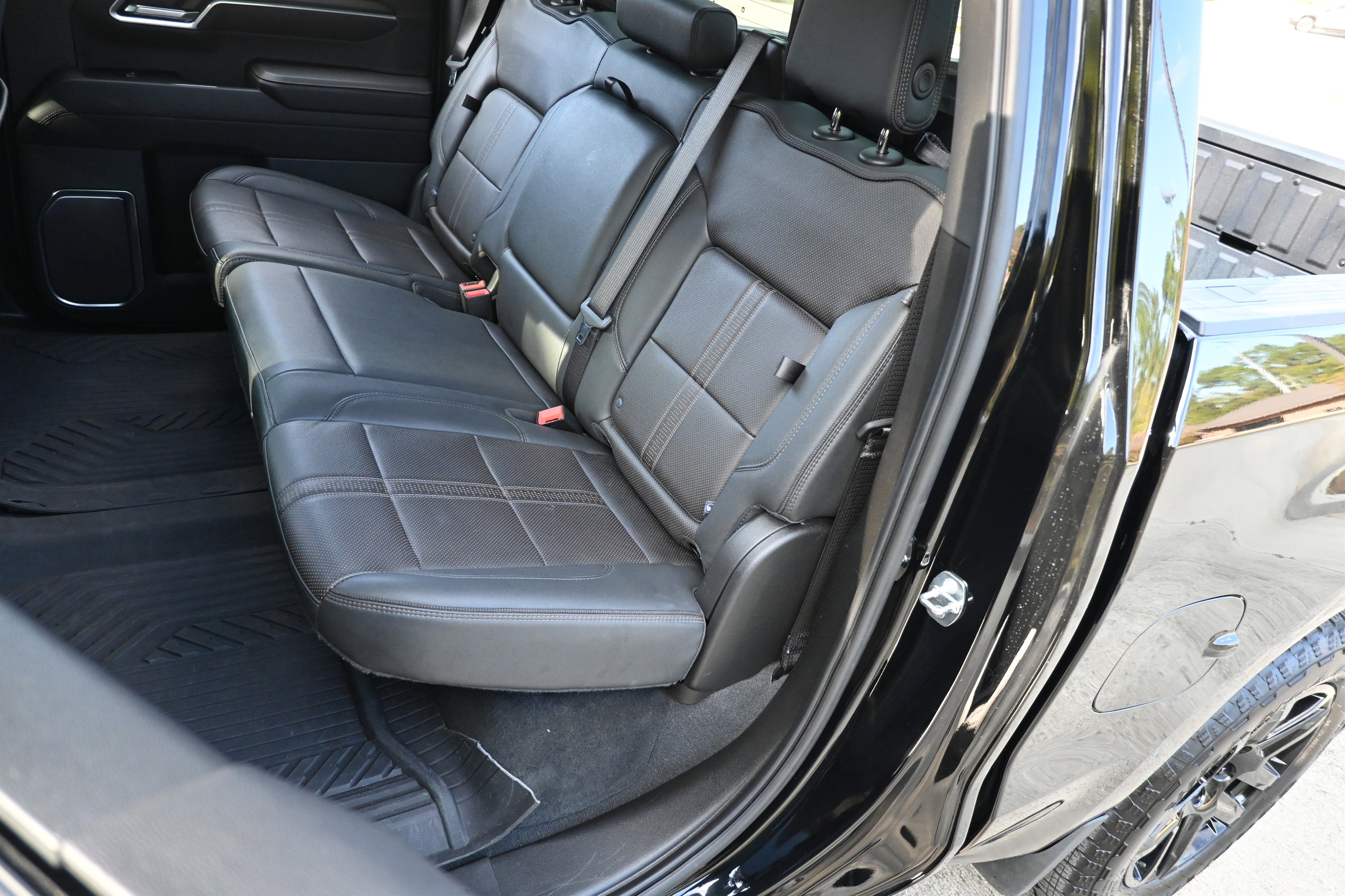 Used 2024 Chevrolet Silverado 1500 High Country w/ Midnight Edition image 16