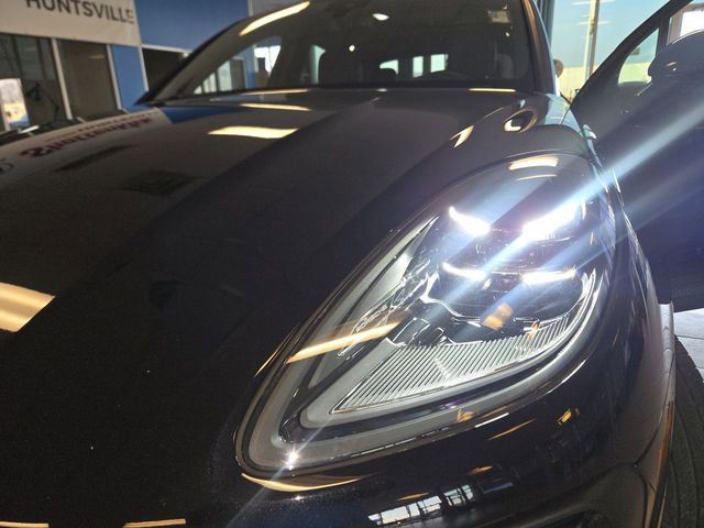 Used 2023 Porsche Macan image 28