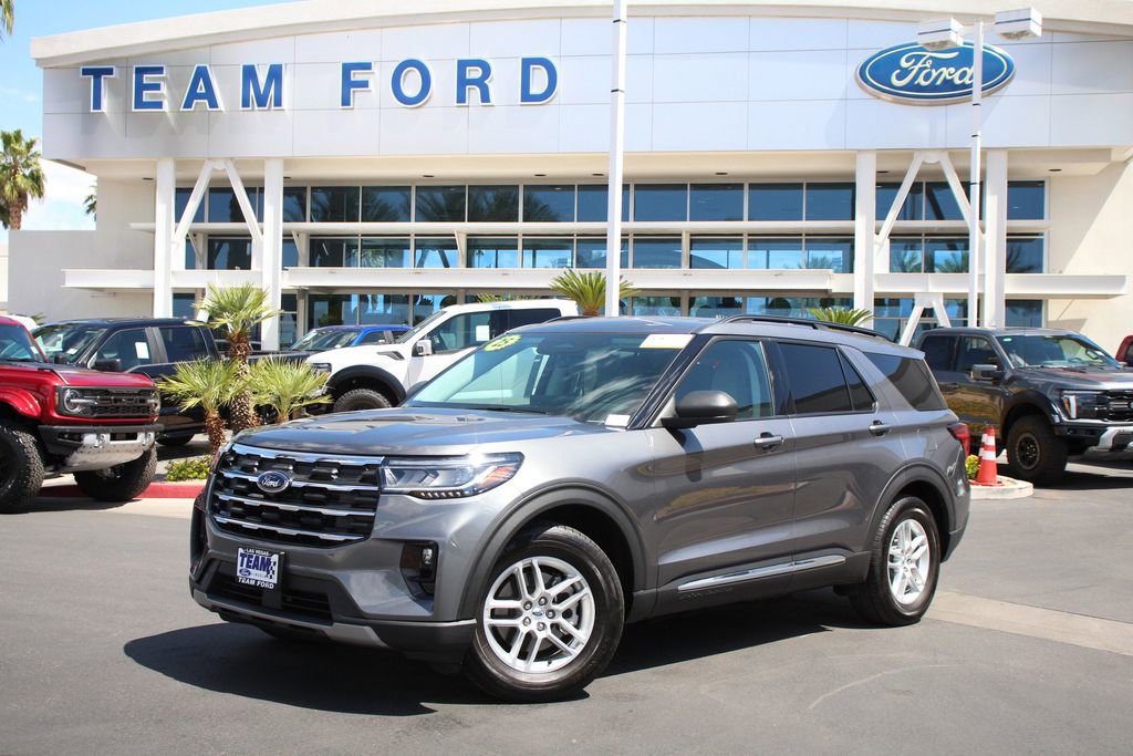 Certified 2025 Ford Explorer Active w/ Active Comfort Package RWD image 2