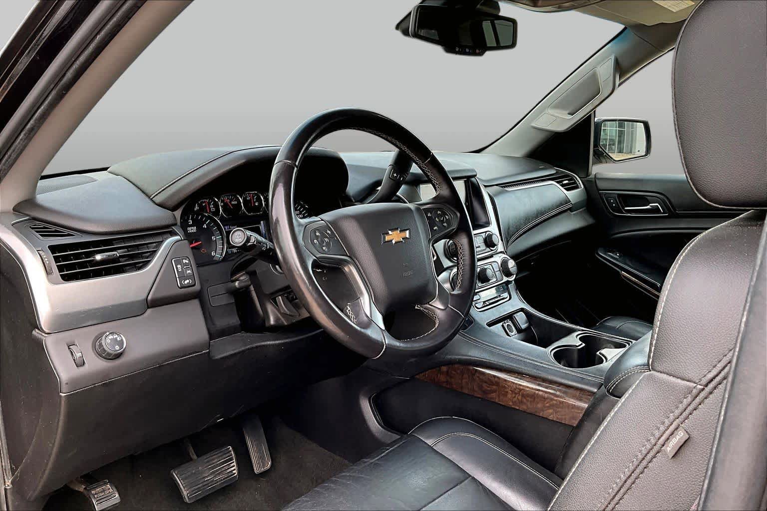Used 2017 Chevrolet Suburban LT RWD image 16