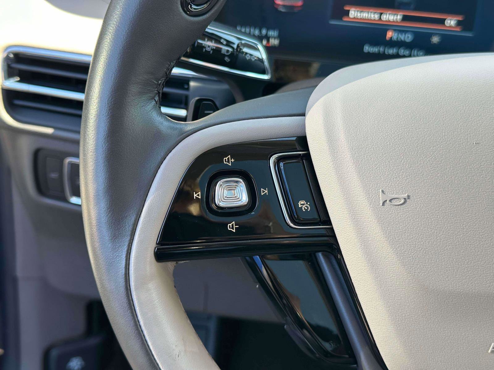 Used 2023 Lincoln Corsair Reserve w/ Equipment Group 201A image 21