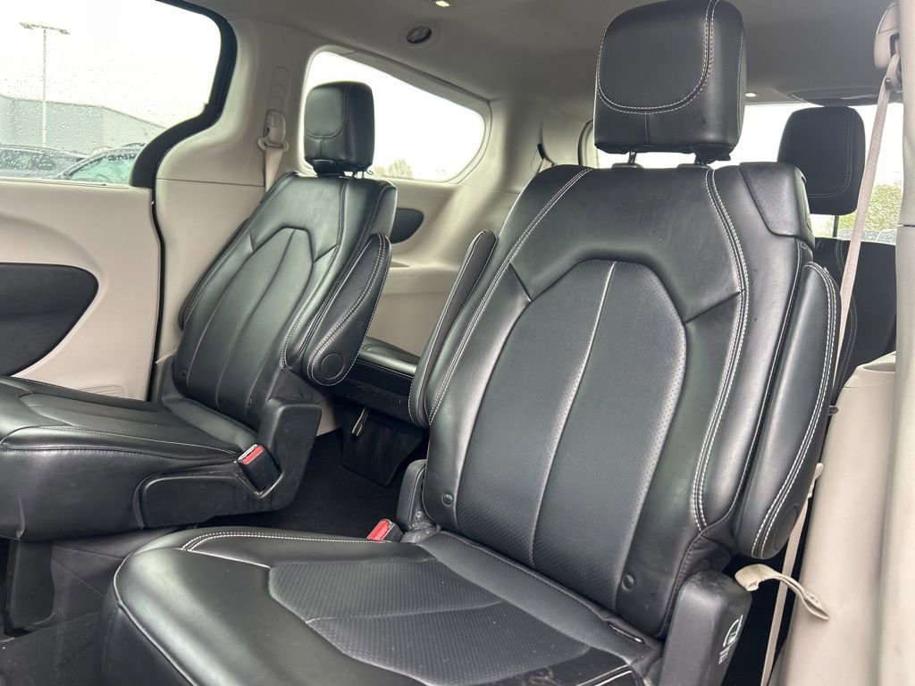 Certified 2024 Chrysler Pacifica Touring-L FWD image 7