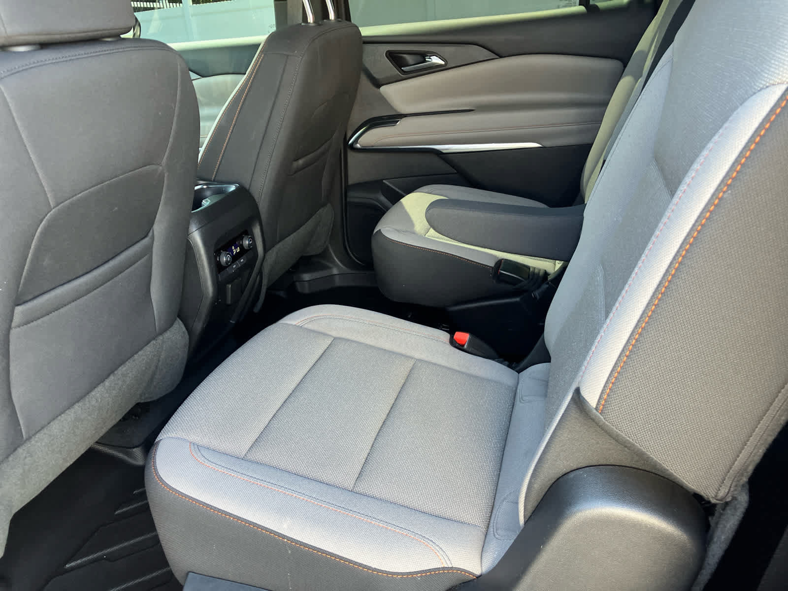 Used 2025 Chevrolet Traverse LT w/ Driver Confidence Package FWD image 9