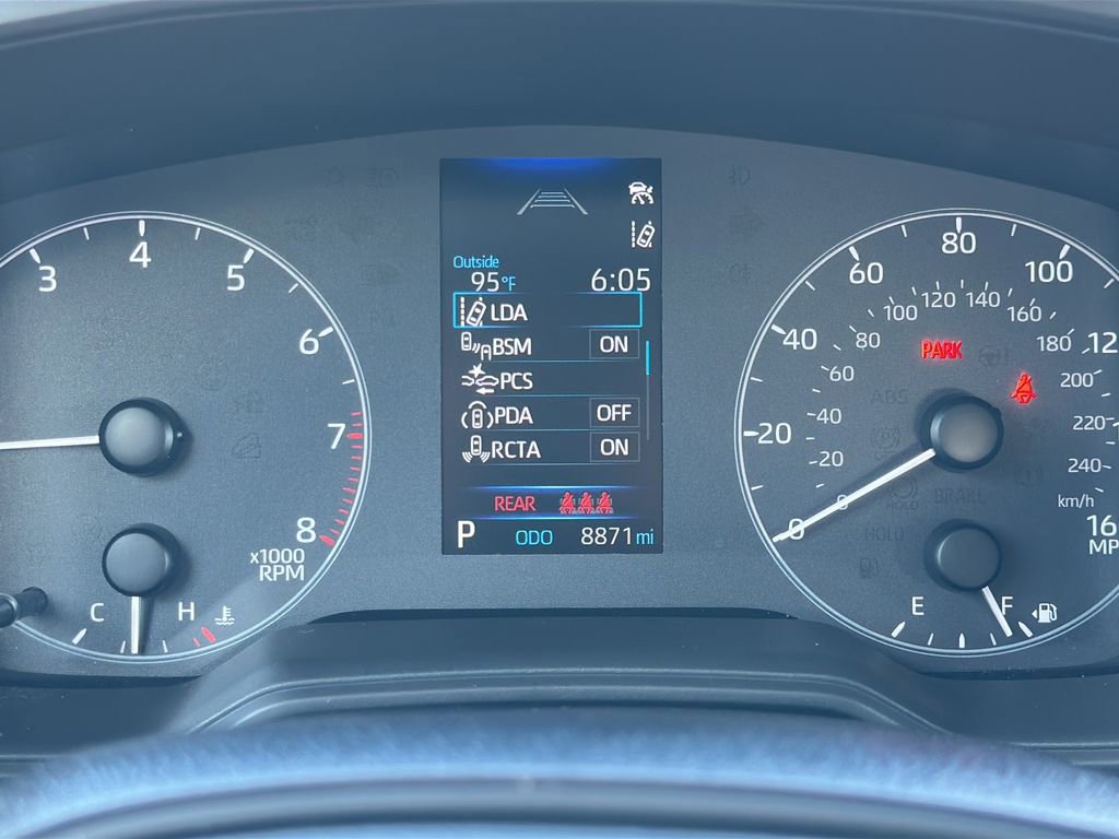 Used 2025 Toyota Corolla LE w/ Convenience Package FWD image 20