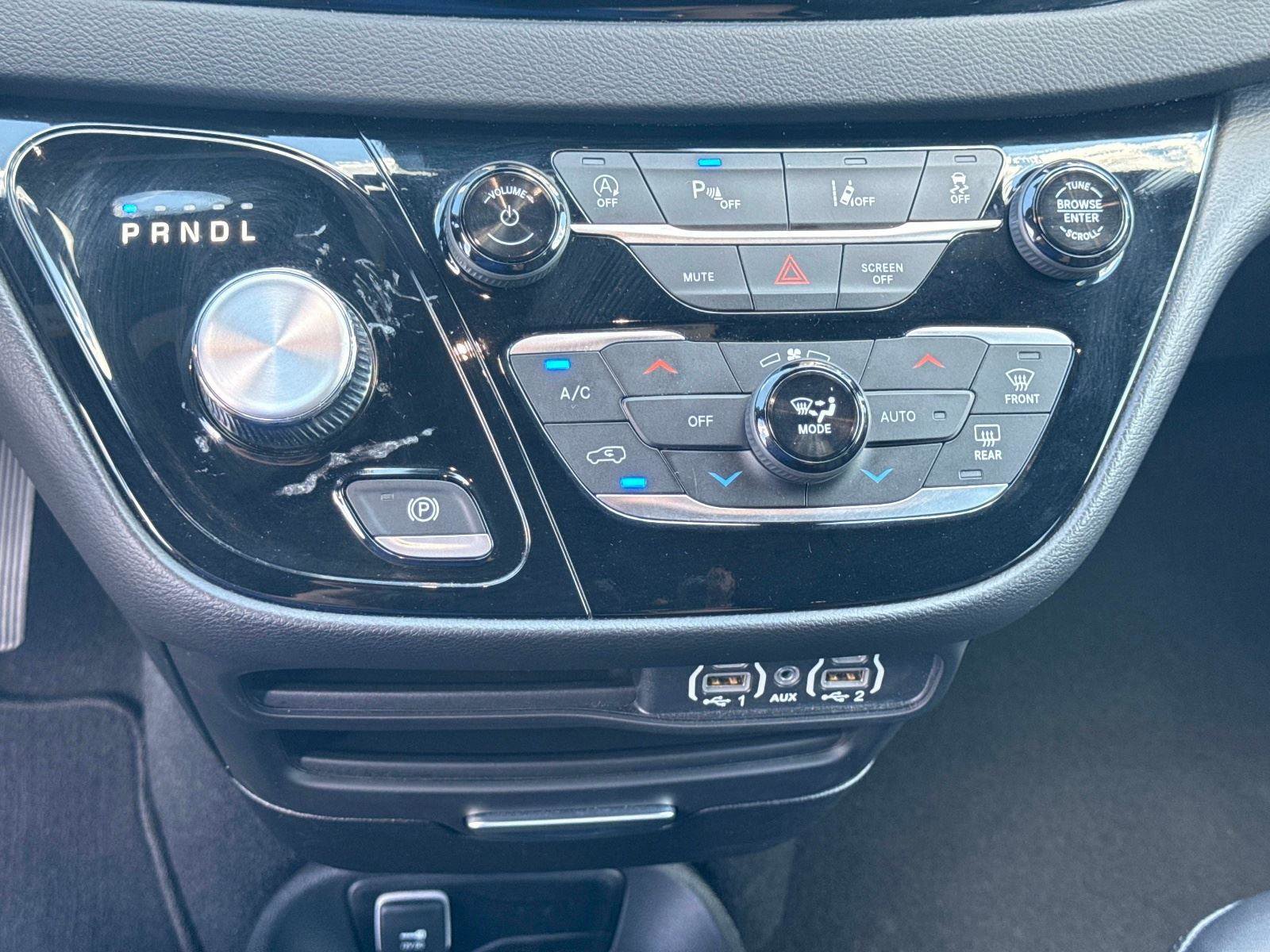 Used 2025 Chrysler Pacifica Select FWD image 25