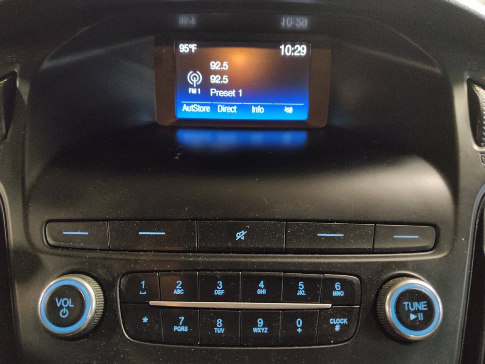 Used 2018 Ford Focus SE FWD image 25