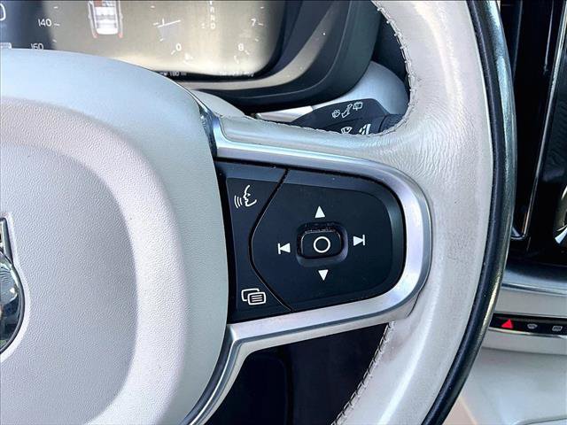 Used 2020 Volvo XC60 T5 Momentum FWD image 21