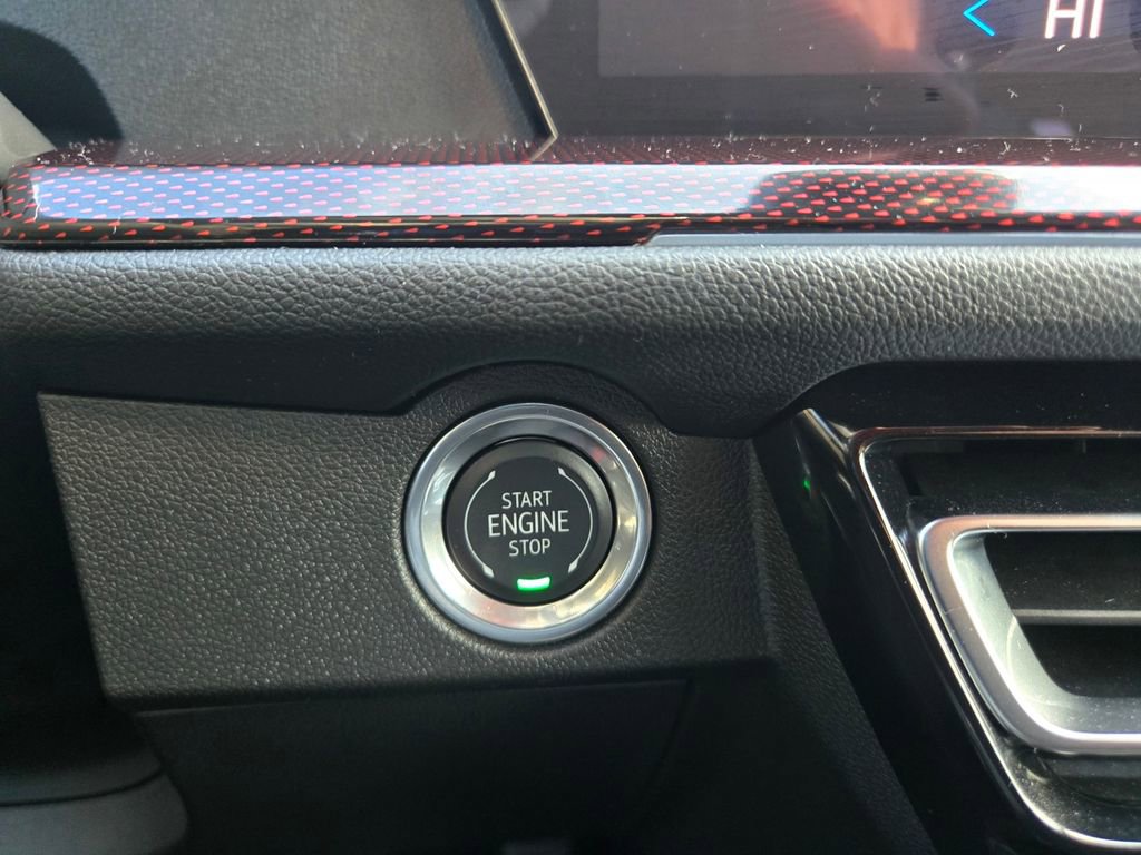 Used 2025 Chevrolet Traverse RS image 22