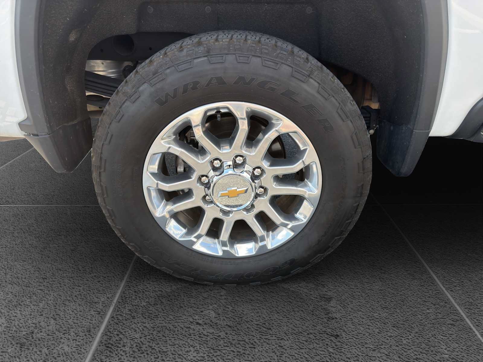 Used 2025 Chevrolet Silverado 2500 LTZ w/ LTZ Premium Package AWD/4WD image 15
