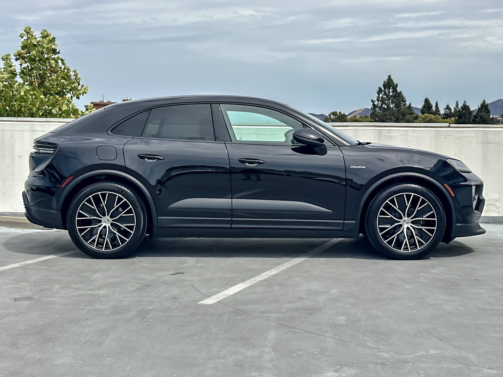 Used 2025 Porsche Macan Electric RWD image 10