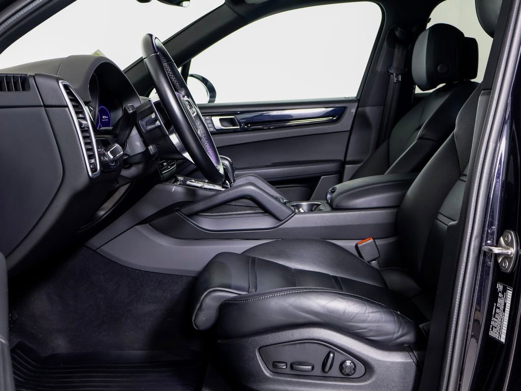 Certified 2022 Porsche Cayenne AWD/4WD image 5
