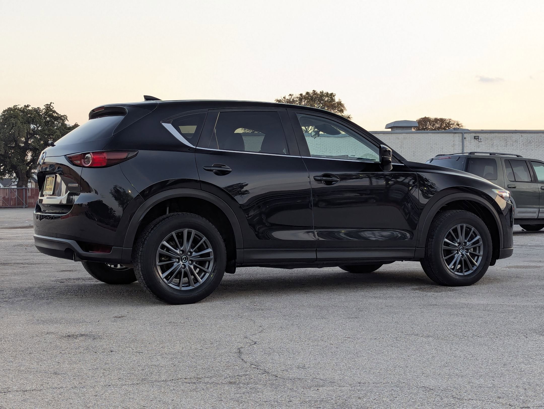 Used 2021 MAZDA CX-5 Touring image 4