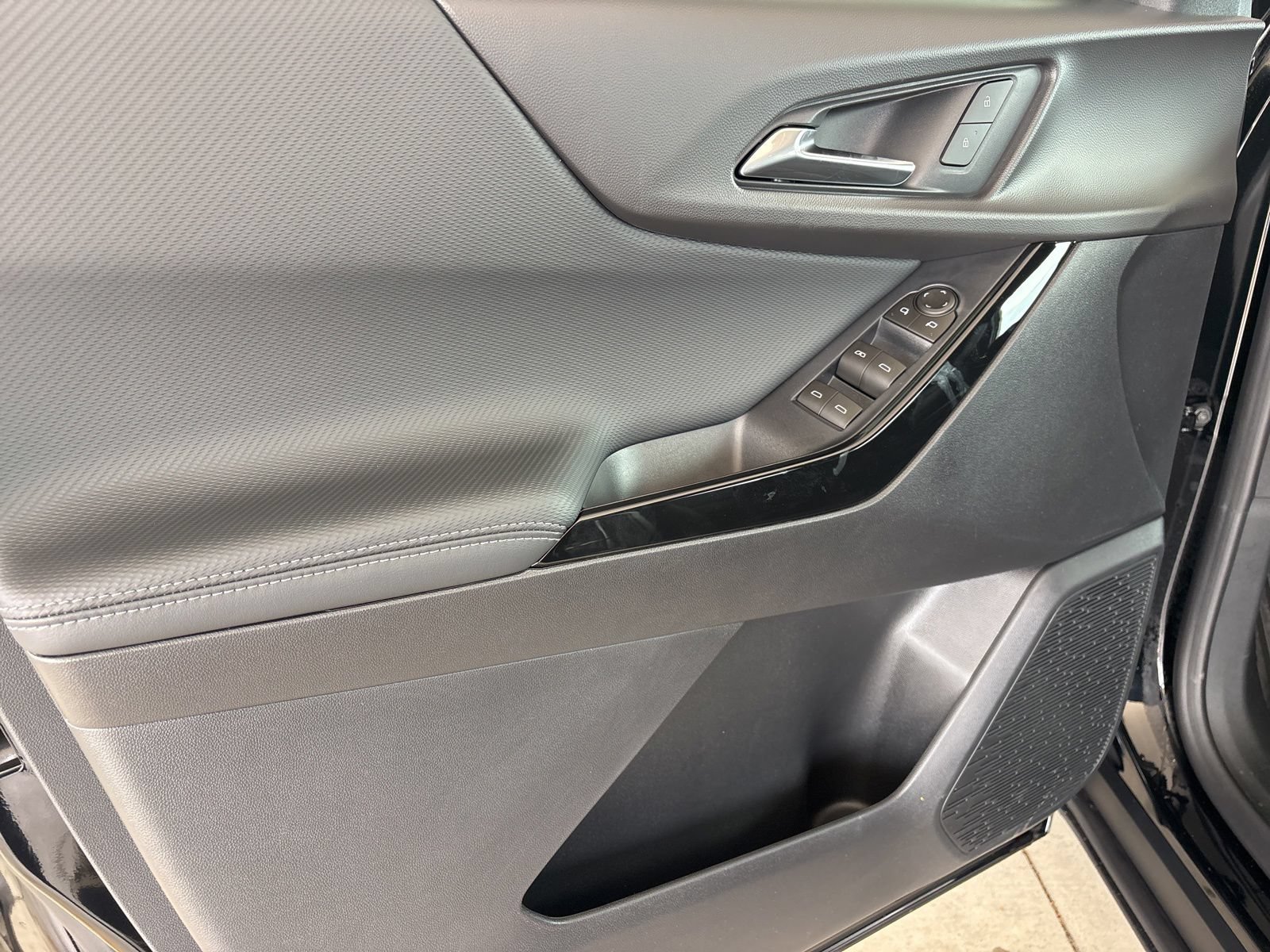 New 2026 Chevrolet Equinox LT FWD image 10
