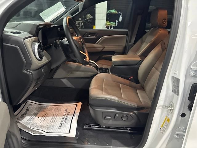 Used 2025 Chevrolet Colorado ZR2 w/ Technology Package AWD/4WD image 11