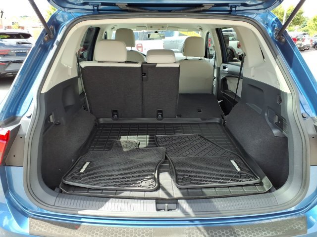 Used 2018 Volkswagen Tiguan SE AWD/4WD image 12